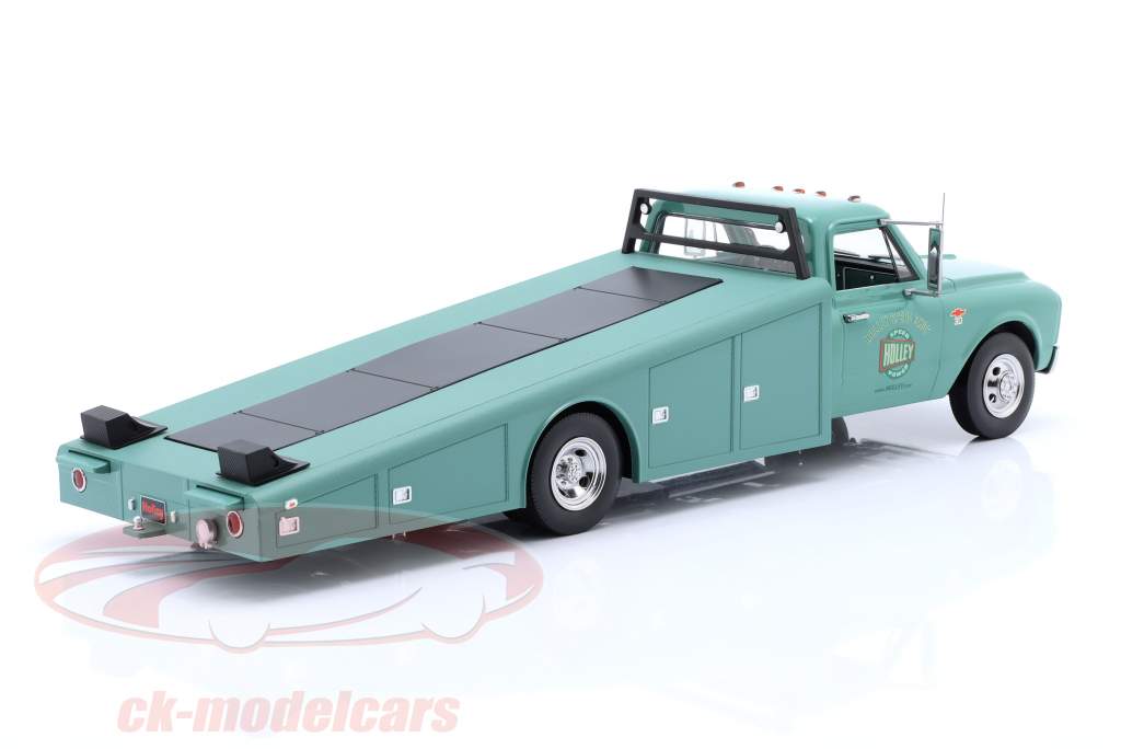 Chevrolet C30 Ramp Truck "Holley Speed Shop" Año de construcción 1967 verde 1:18 GMP