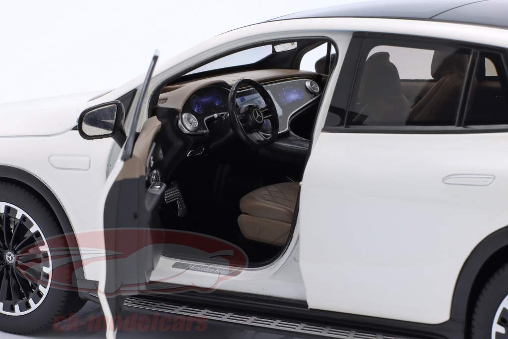 Mercedes-Benz EQE AMG Line SUV Ano de construção 2023 diamante branco 1:18 NZG