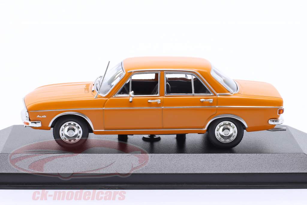 Audi 100 Byggeår 1969 orange 1:43 Minichamps
