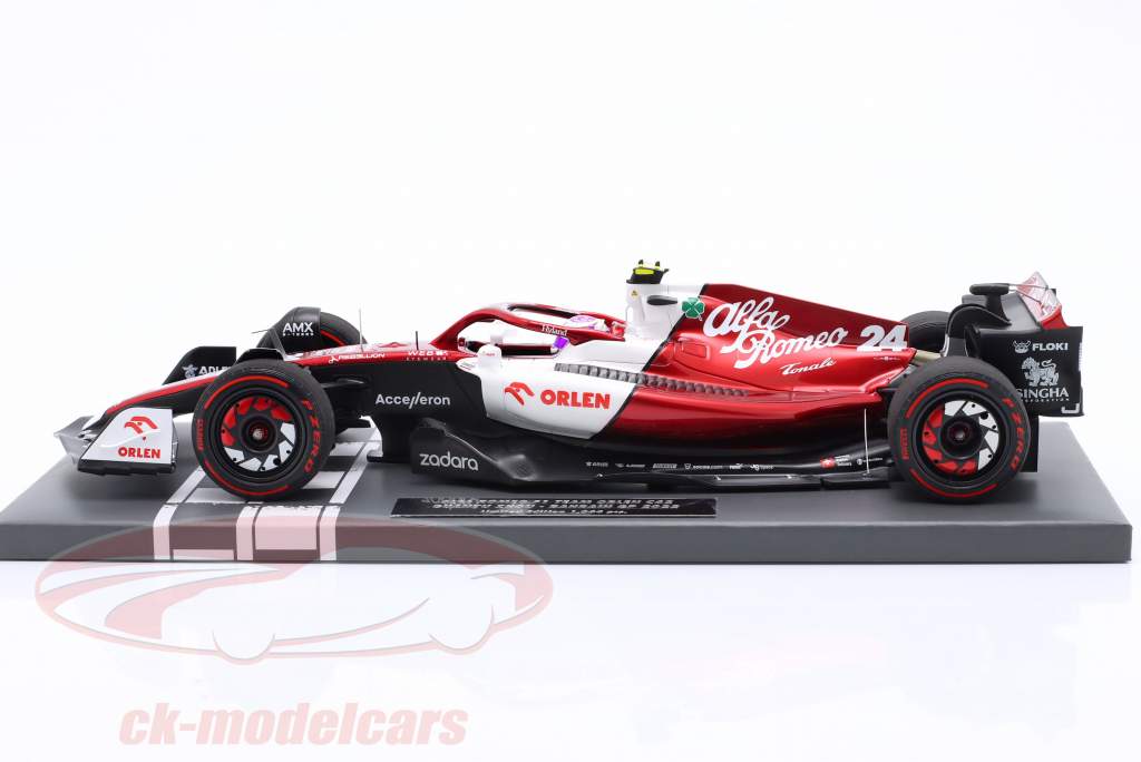 Zhou Guanyu Alfa Romeo C42 #24 10ème Bahreïn GP formule 1 2022 1:18 Minichamps