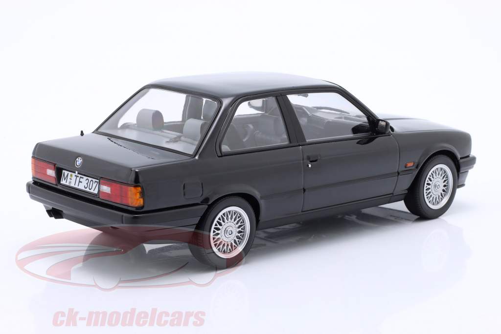 BMW 325i E30 Ano de construção 1988 preto metálico 1:18 Norev