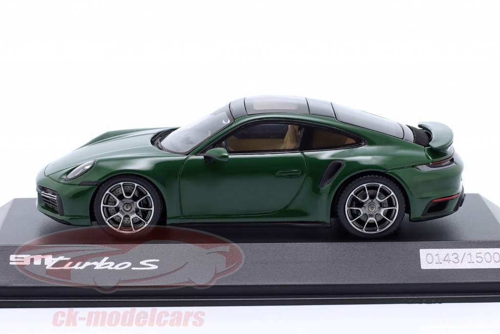 Porsche 911 (992) Turbo S Bouwjaar 2021 Iers groen 1:43 Spark