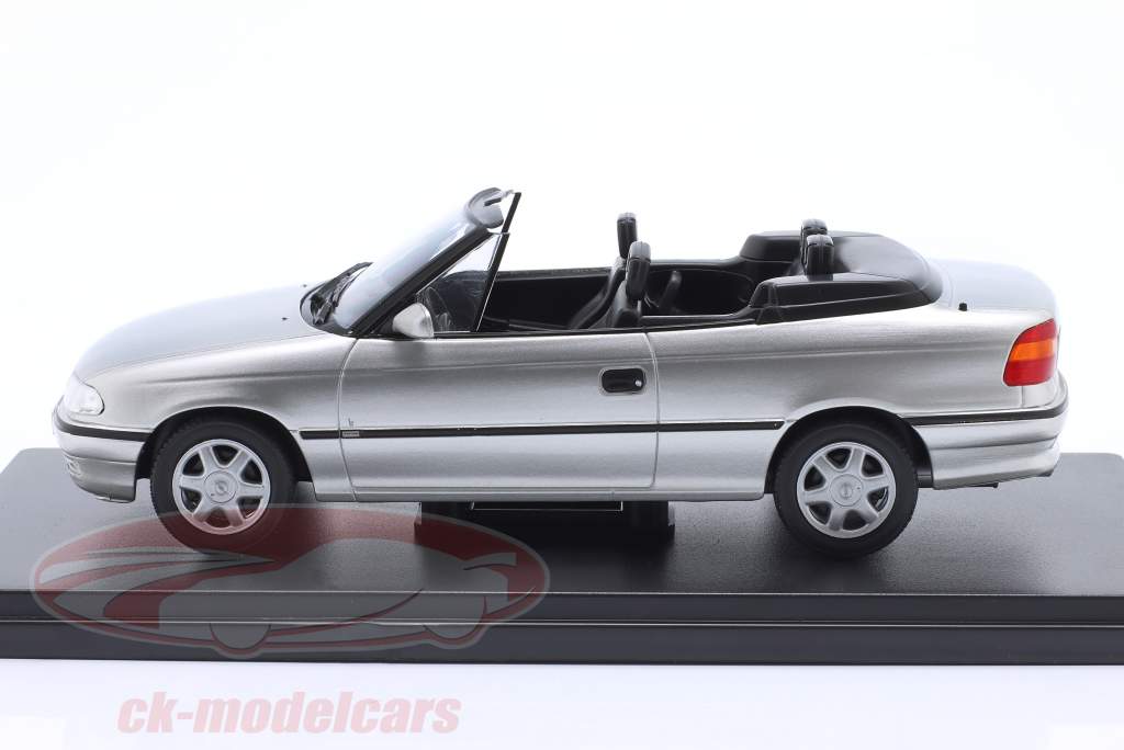 Opel Astra F Cabrio Bertone Anno di costruzione 1995 argento 1:24 Hachette