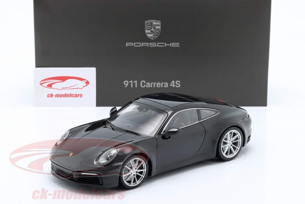 Porsche 911 (992) Carerra 4S 黒 1:18 Minichamps