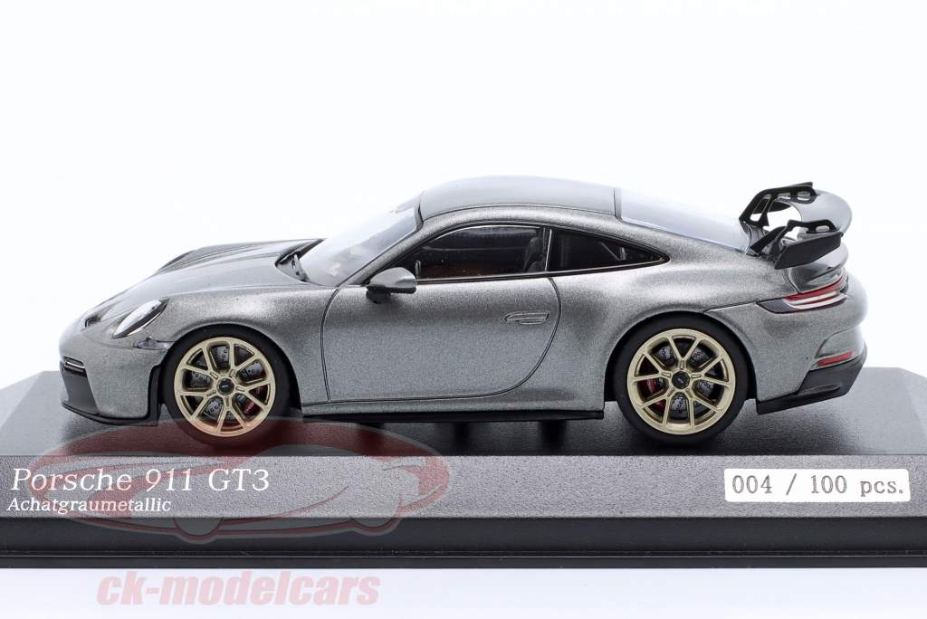 Porsche 911 (992) GT3 2021 玛瑙灰 金属的 / 金的 轮辋 1:43 Minichamps