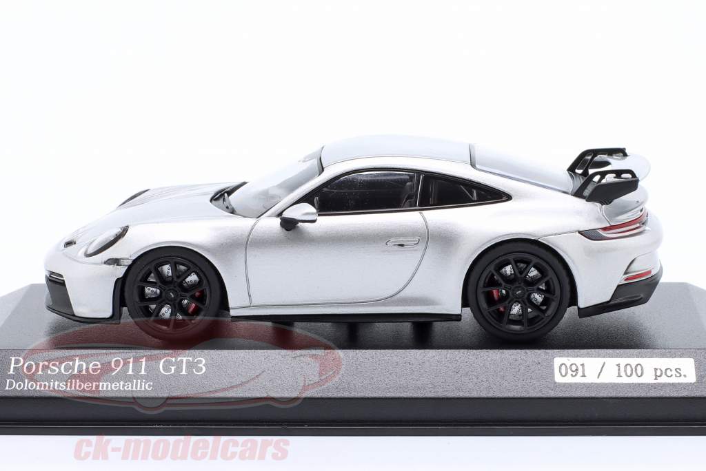 Porsche 911 (992) GT3 2021 dolomiet zilver metalen / zwart velgen 1:43 Minichamps