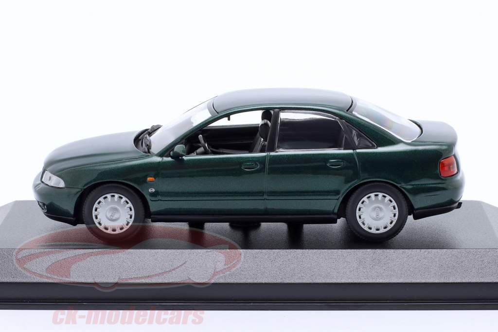 Audi A4 Ano de construção 1995 verde escuro metálico 1:43 Minichamps