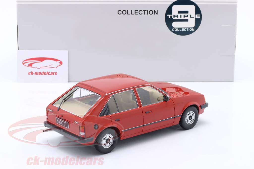 Opel Kadett D Byggeår 1984 rød 1:18 Triple9