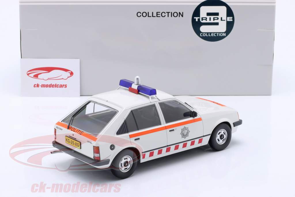Opel Kadett D hollandsk politi 1984 hvid 1:18 Triple9