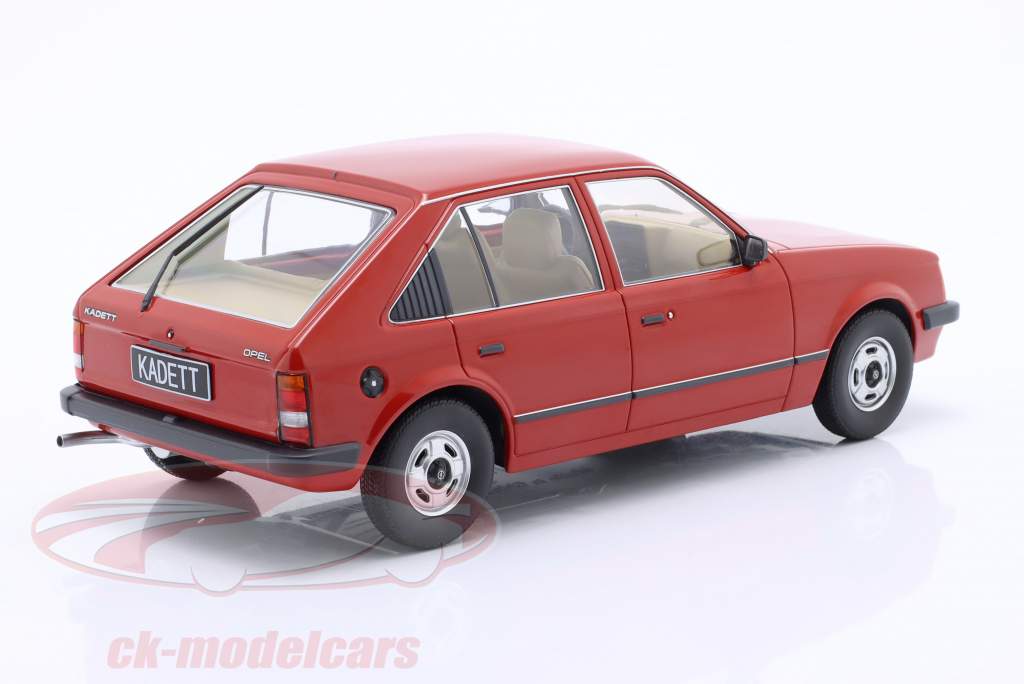 Opel Kadett D Год постройки 1984 красный 1:18 Triple9