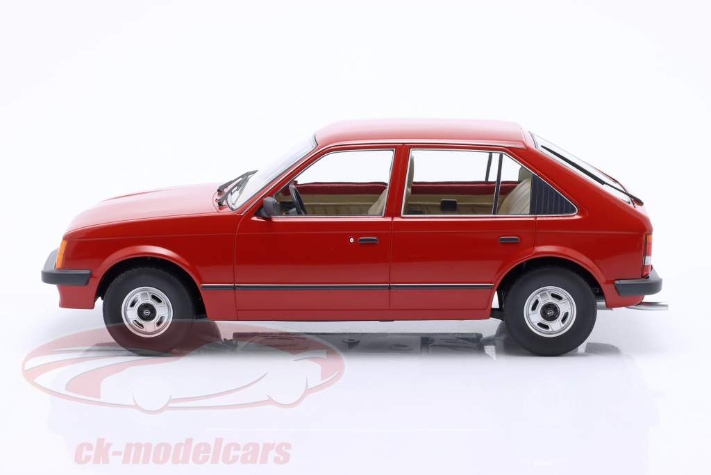 Opel Kadett D Anno di costruzione 1984 rosso 1:18 Triple9