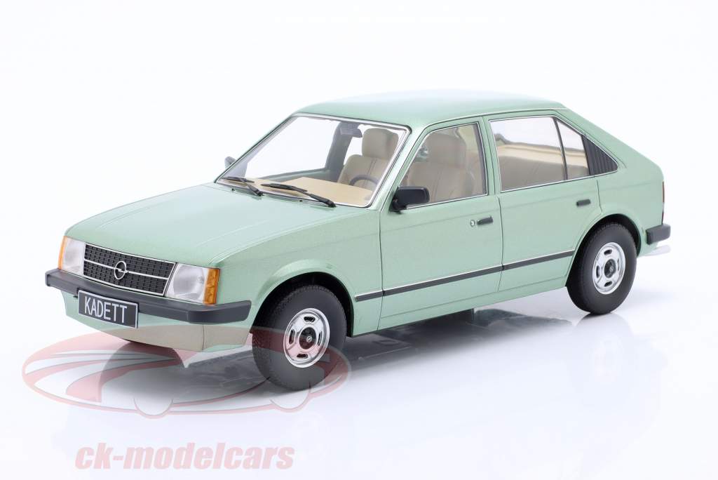 Opel Kadett D 建设年份 1984 浅绿色 金属的 1:18 Triple9