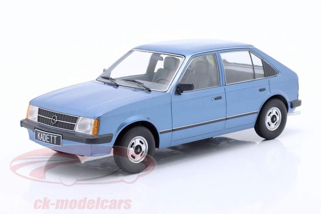 Opel Kadett D Anno di costruzione 1984 blu metallico 1:18 Triple9