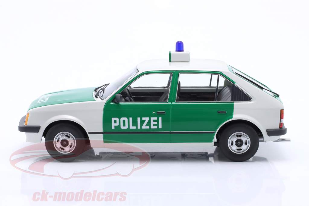 Opel Kadett D Polizia Stradale Germania 1984 verde / bianco 1:18 Triple9