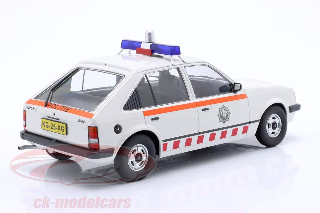 Opel Kadett D 荷兰语 警察 1984 白色的 1:18 Triple9