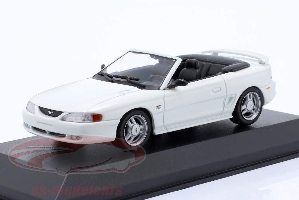 Ford Mustang Cabriolet year 1994 white 1:43 Minichamps