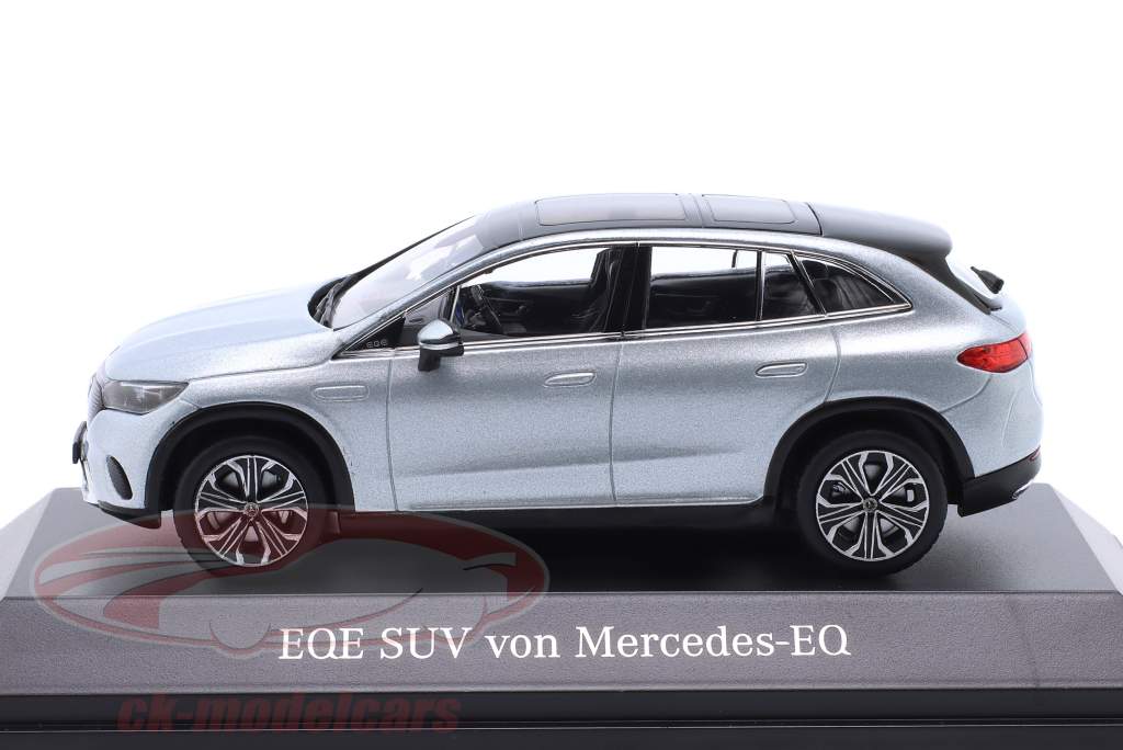 Mercedes-Benz EQE SUV (X294) Byggeår 2023 højteknologisk sølv 1:43 Spark