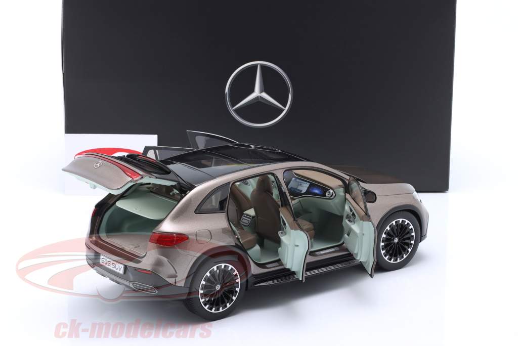 Mercedes-Benz EQE SUV (X294) 建設年 2023 ベルベットブラウン メタリックな 1:18 NZG