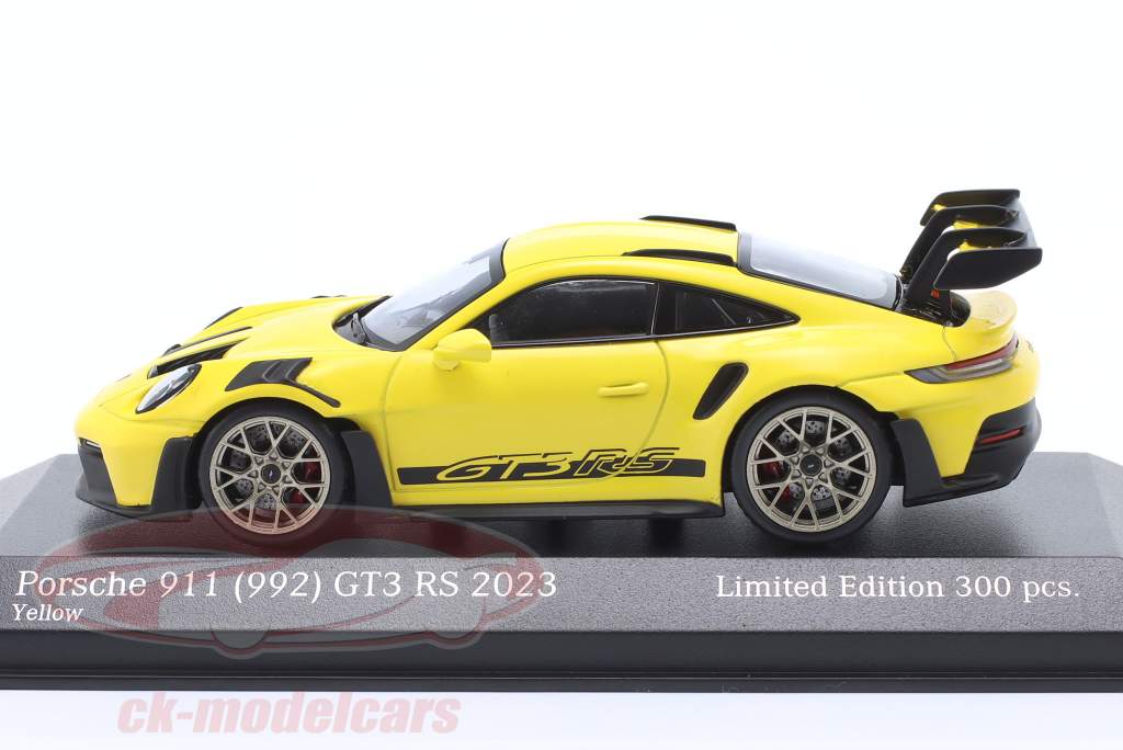Porsche 911 (992) GT3 RS 2023 gelb / goldene Felgen 1:43 Minichamps