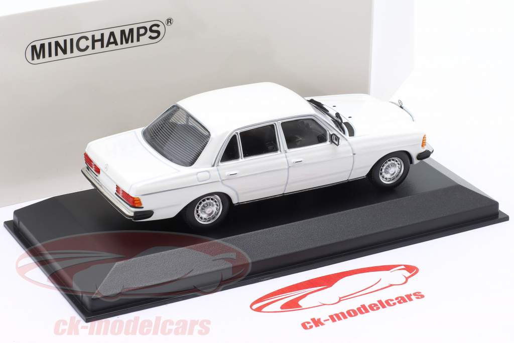 Mercedes-Benz 230E (W123) Año de construcción 1982 blanco 1:43 Minichamps