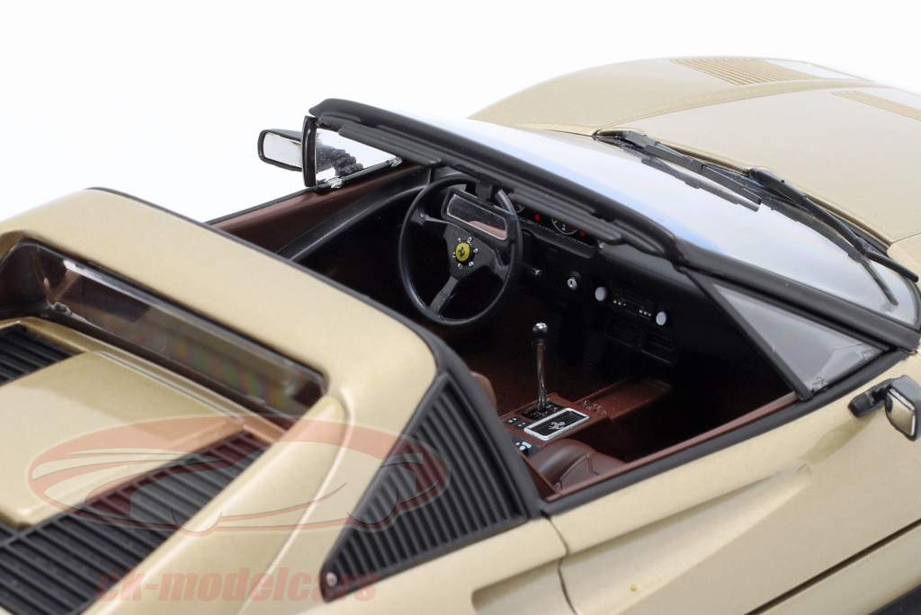 Ferrari 308 GTS Quattrovalvole Byggeår 1982 guld 1:18 Norev
