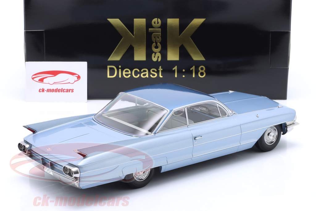 Cadillac Series 62 Coupe DeVille Baujahr 1961 hellblau metallic 1:18 KK-Scale