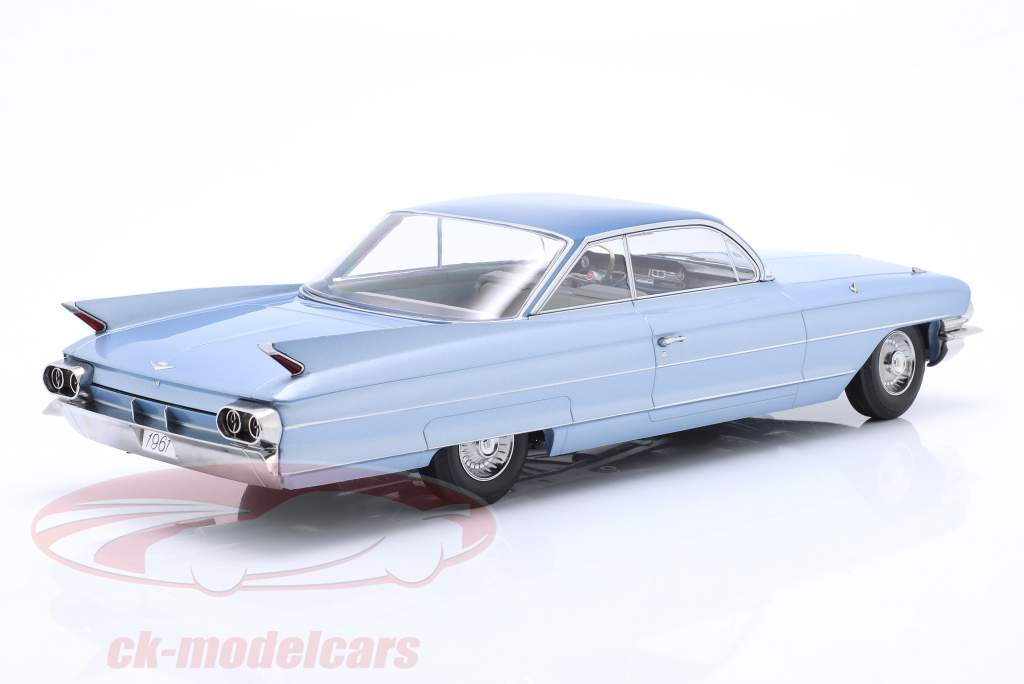 Cadillac Series 62 Coupe DeVille 建設年 1961 ライトブルー メタリックな 1:18 KK-Scale