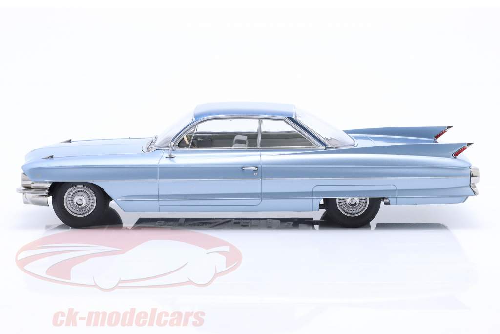 Cadillac Series 62 Coupe DeVille Anno di costruzione 1961 Azzurro metallico 1:18 KK-Scale