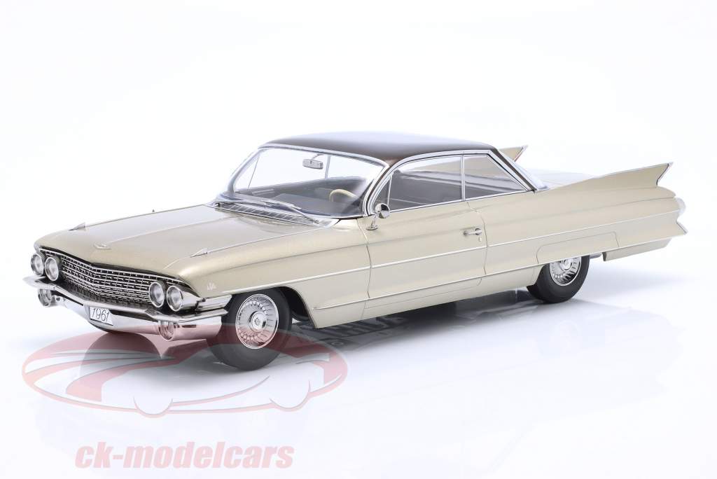 Cadillac Series 62 Coupe DeVille Byggeår 1961 beige metallisk 1:18 KK-Scale