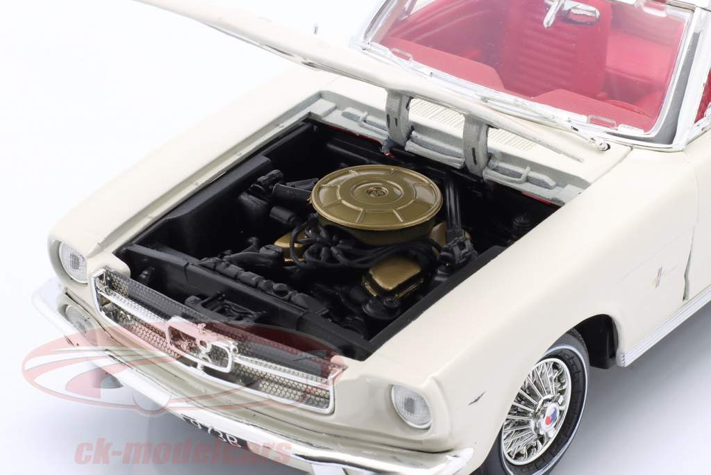 Ford Mustang 1/2 Convertible James Bond Goldfinger (1964) cream 1:18 MotorMax