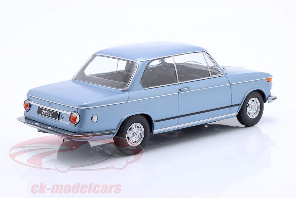 BMW 2002 ti シリーズ 1 建設年 1971 ライトブルー メタリックな 1:18 KK-Scale