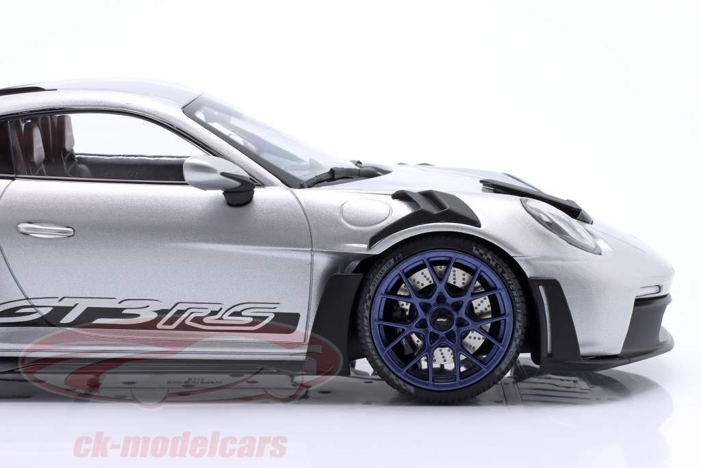 Porsche 911 (992) GT3 RS year 2023 silver / blue rims 1:18 Minichamps