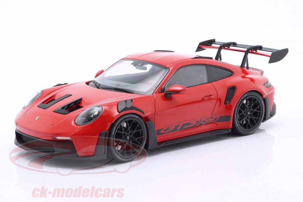 Porsche 911 (992) GT3 RS 建設年 2023 赤 / 黒 リム 1:18 Minichamps