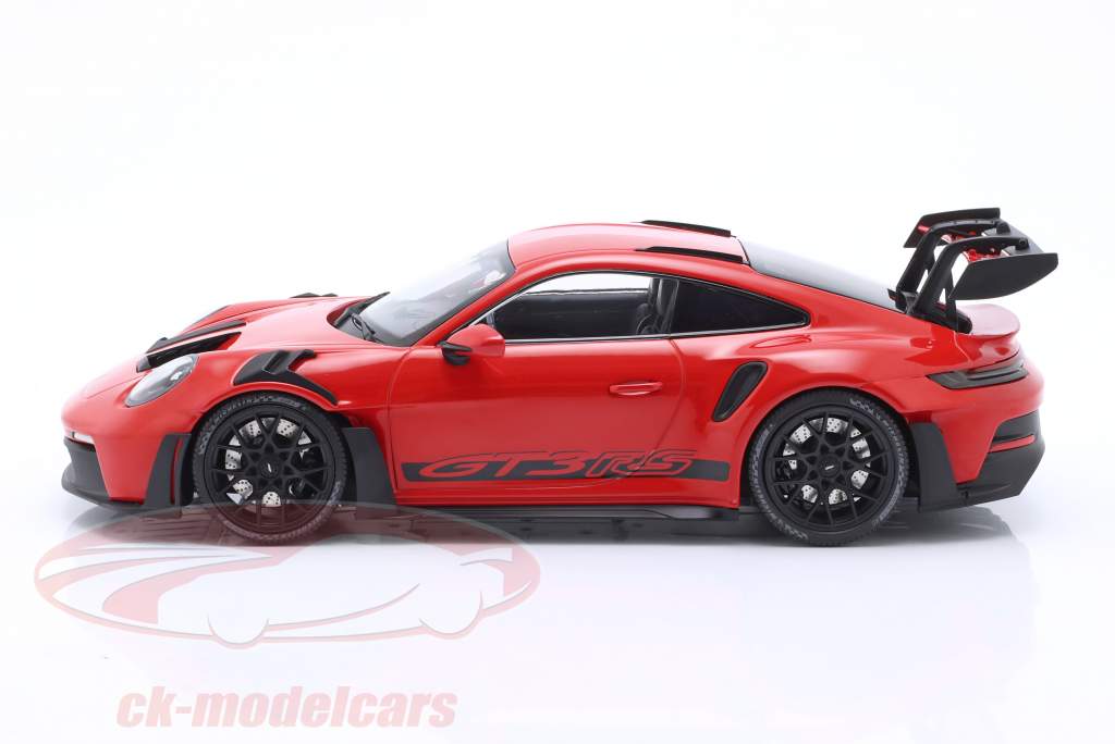 Porsche 911 (992) GT3 RS Año de construcción 2023 rojo / negro llantas 1:18 Minichamps