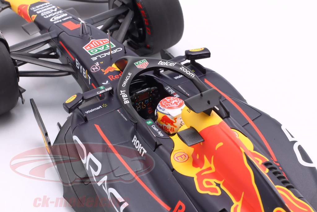Verstappen Red Bull RB19 #1 winnaar Bahrein GP formule 1 Wereldkampioen 2023 1:18 Minichamps