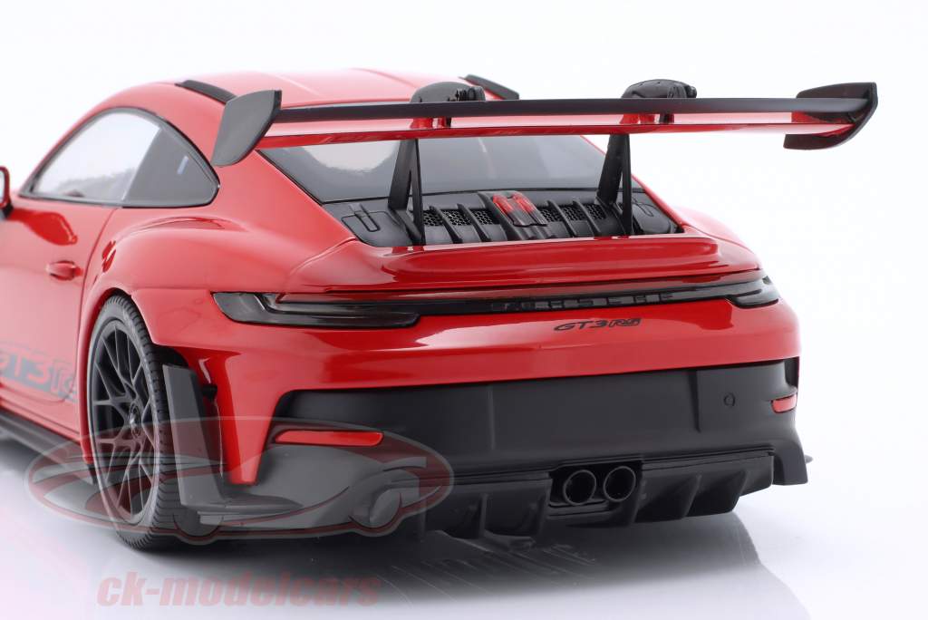 Porsche 911 (992) GT3 RS Год постройки 2023 красный / черный автомобильные диски 1:18 Minichamps