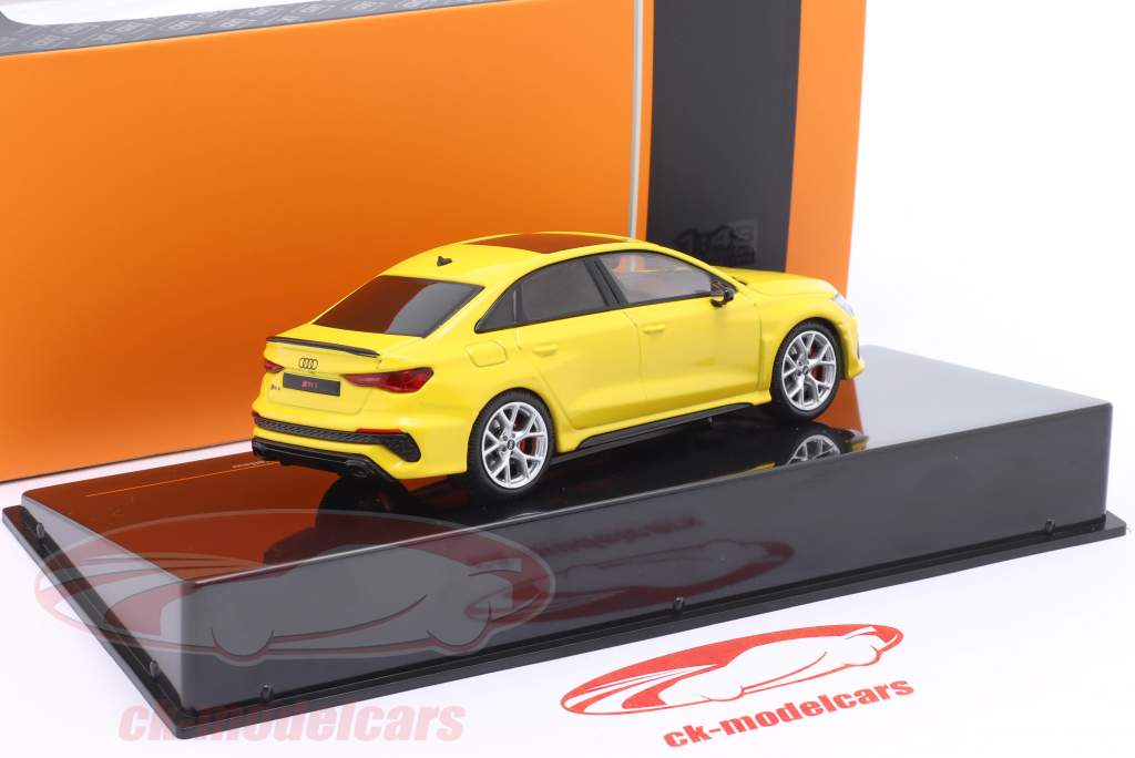 Audi RS3 (8Y) Ano de construção 2022 amarelo 1:43 Ixo