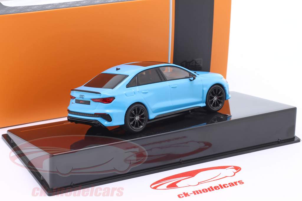 Audi RS3 (8Y) Ano de construção 2022 Azul claro 1:43 Ixo
