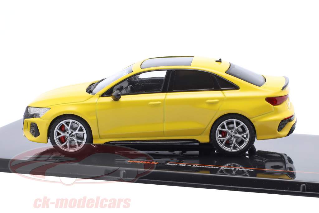Audi RS3 (8Y) Anno di costruzione 2022 giallo 1:43 Ixo
