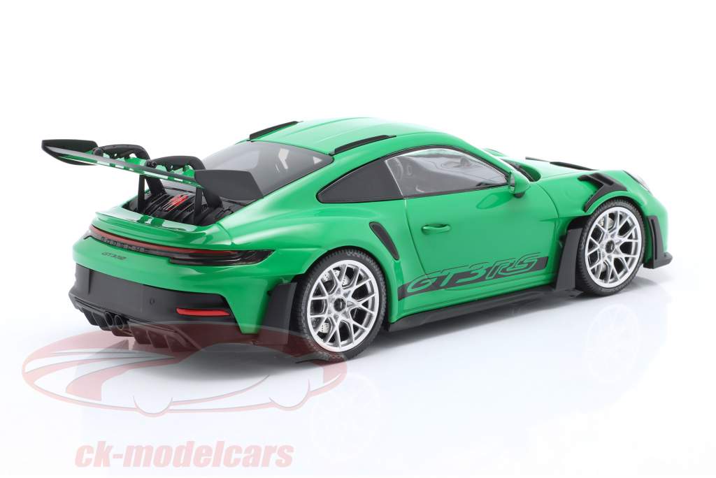 Porsche 911 (992) GT3 RS Ano de construção 2023 verde / prata aros 1:18 Minichamps