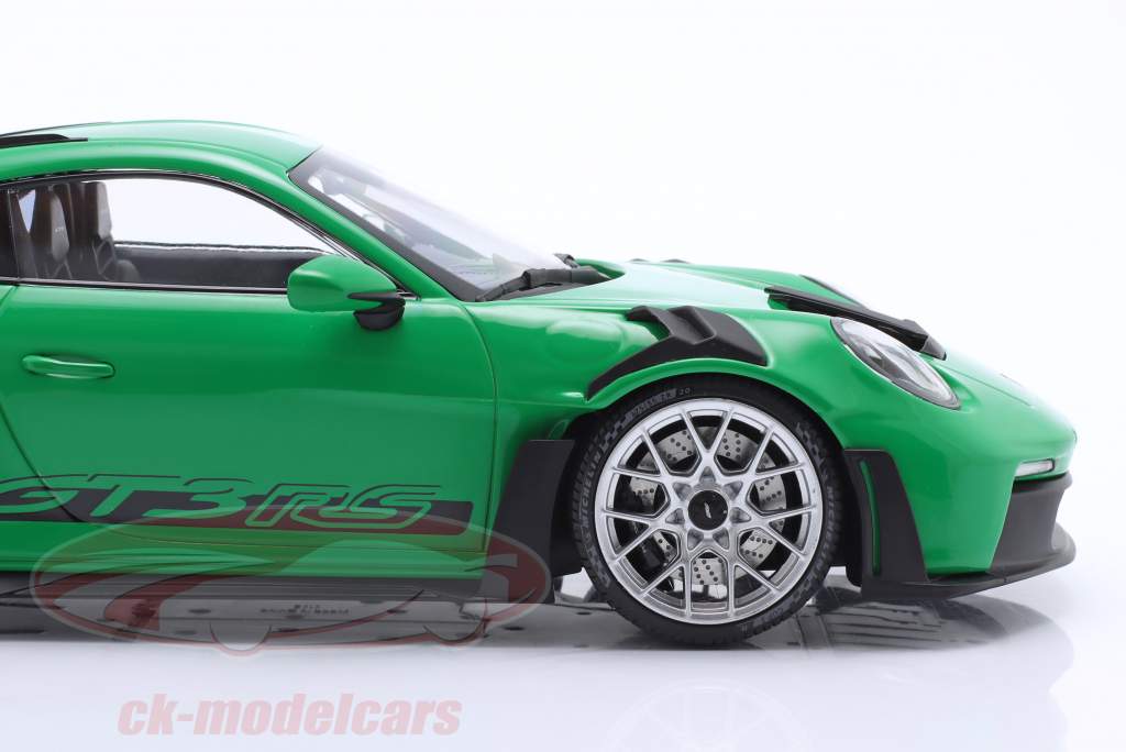 Porsche 911 (992) GT3 RS Ano de construção 2023 verde / prata aros 1:18 Minichamps