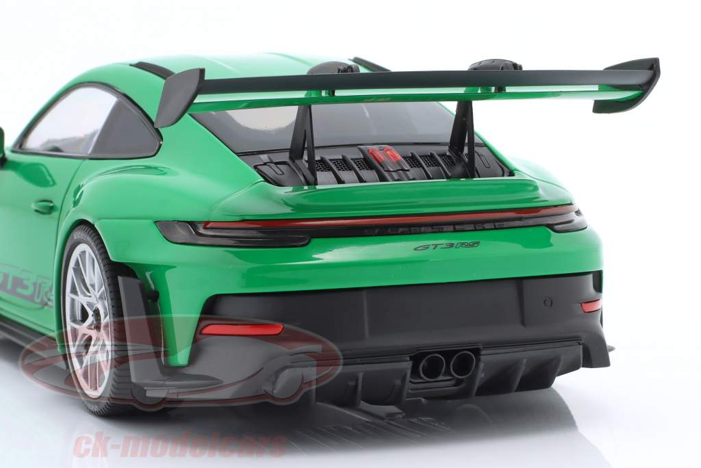 Porsche 911 (992) GT3 RS 建设年份 2023 绿色的 / 银 轮辋 1:18 Minichamps