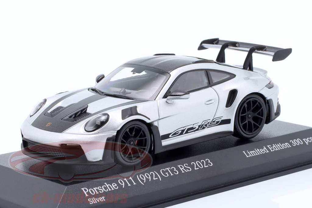 Porsche 911 (992) GT3 RS Weissach-Paket 2023 silber / schwarze Felgen 1:43 Minichamps