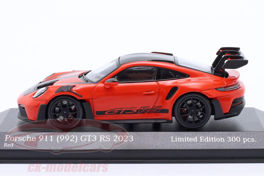Porsche 911 (992) GT3 RS Weissach-Paket 2023 rød / sort fælge 1:43 Minichamps