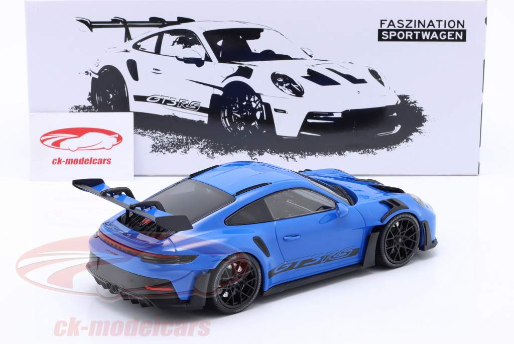Porsche 911 (992) GT3 RS 2023 blå / sort fælge 1:18 Minichamps