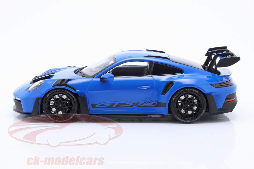 Porsche 911 (992) GT3 RS 2023 синий / черный автомобильные диски 1:18 Minichamps