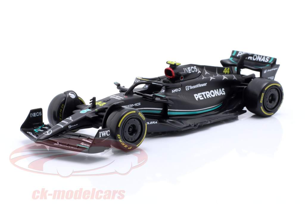 Bburago - Racing - Mercedes AMG W14 E Performance - Avec Casque - #44 Hamilton - Voiture De Course Miniature à L'échelle 1:24 - Jouet Pour Enfant - à Collectionner Dès 14 Ans