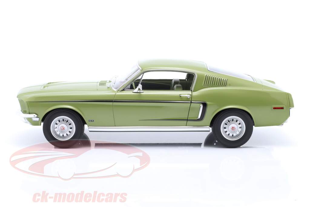 Ford Mustang Fastback GT Bouwjaar 1968 licht groen metalen 1:12 Norev