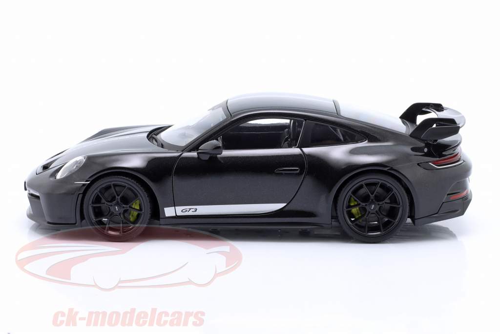 Porsche 911 (992) GT3 建设年份 2022 黑色的 / 装饰风格 1:18 Maisto