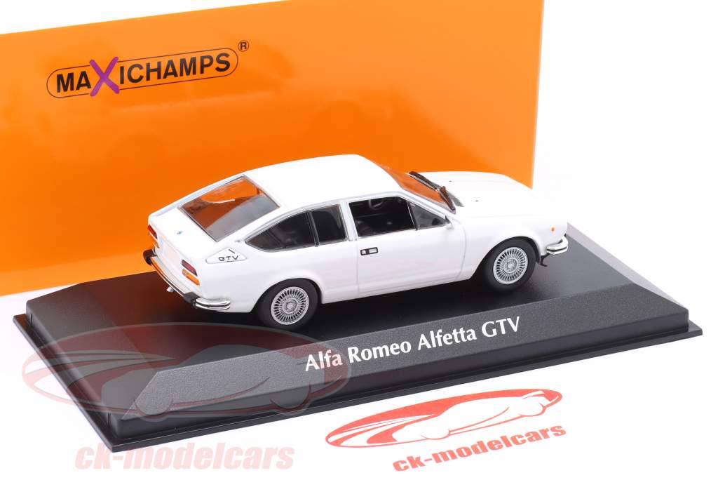 Alfa Romeo Alfetta GTV 建設年 1976 白 1:43 Minichamps